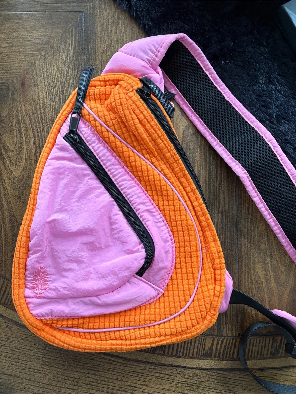 Free People Movement Cold Shoulder Sling Bag NWT - Picture 3 of 7